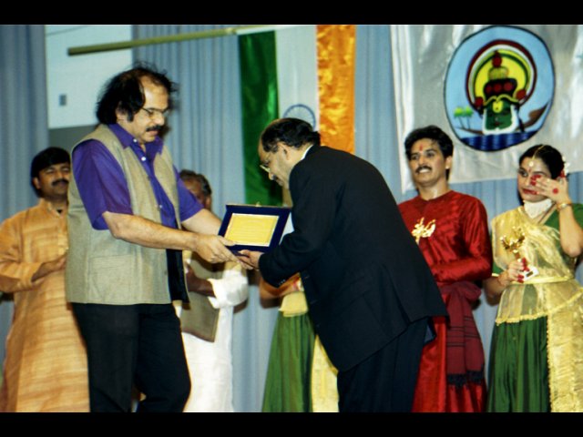 giving memontoe to Soorya krishnamoorthy.jpg